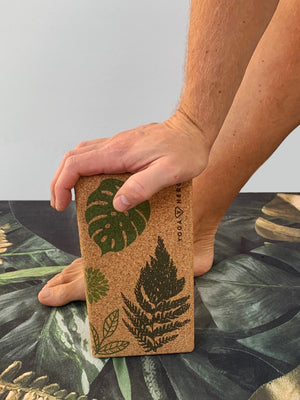 <tc>Set de Voyage FEUILLES (Tapis de Yoga + 2 Briques de yoga)</tc>