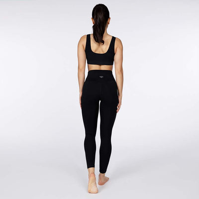 Black yoga pants back view sustainable